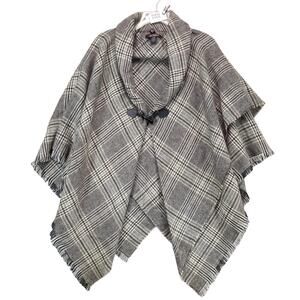 Altare Soft Knit Plaid Fringe Cape Poncho Women's One Size Horn Toggle Closure